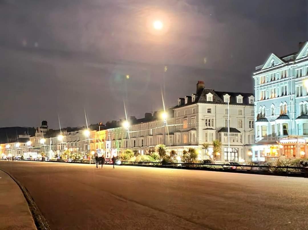 Iris Hotel Llandudno Exteriör bild