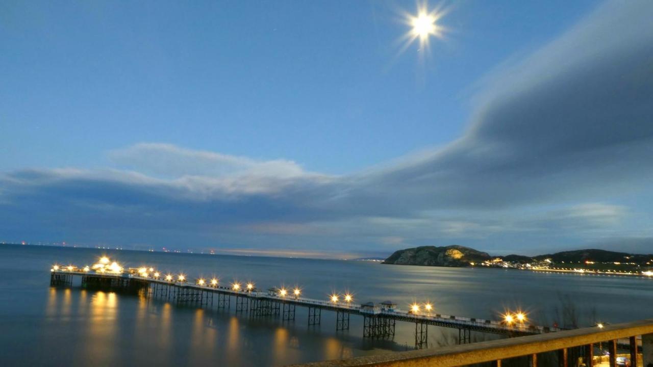 Iris Hotel Llandudno Exteriör bild
