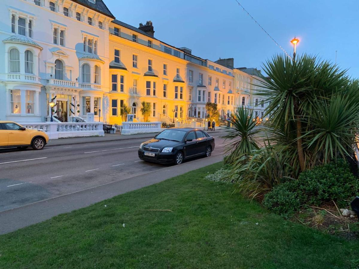 Iris Hotel Llandudno Exteriör bild