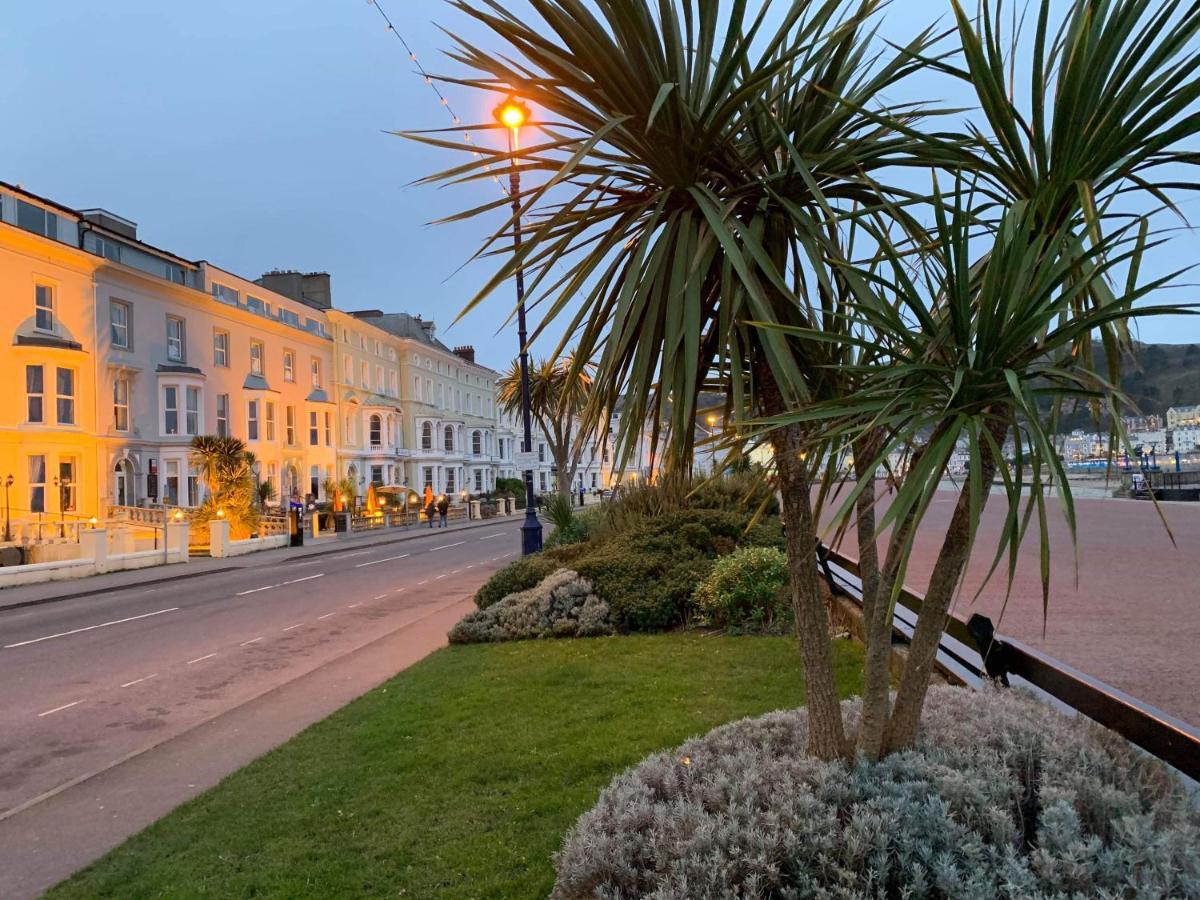 Iris Hotel Llandudno Exteriör bild